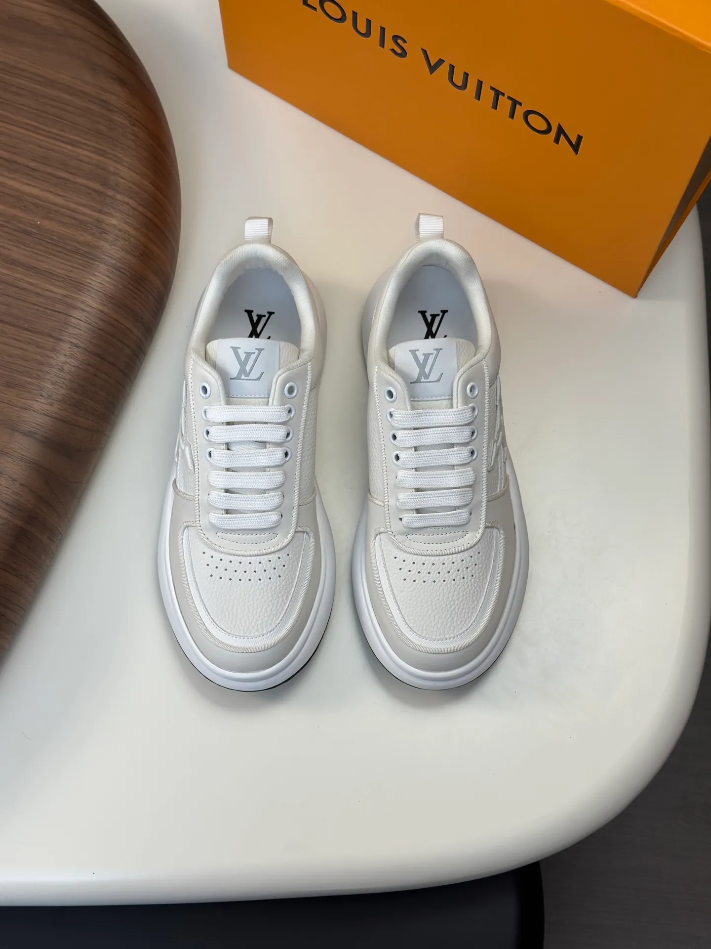 Men's shoes💰780 Lv 🔍Top purchasing agent🇮🇹 Louis Vuitton, the sports sneaker counter is synchronized, the uppers are imported from Italy, high-quality splicing colorful and complex crafts, the imported mesh padding is soft and comfortable, soles: original soles specially provided by the original factory, T men's men's shoes 💰U exclusive movable molded soles are super comfortable, original factory and single goods, 🔍🔍high quality, you can enter and leave the counter at will, welcome to compare, code number 38-44 (customized 45)